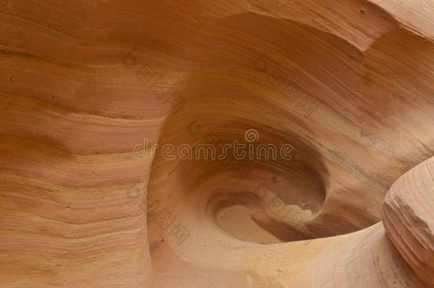 犹他州<strong>野马</strong>峡谷小径中砂岩的圆形形成