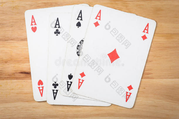 纸牌游戏王牌扑克红