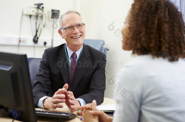 顾问会议与病人在办公室