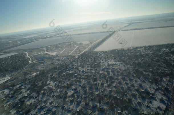 <strong>冬季房屋</strong>和街道的鸟瞰图