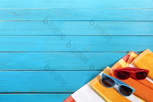 海滩暑假背景<strong>边框</strong>，太阳镜，蓝木，复制空间