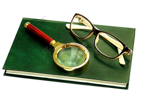 眼镜放大镜视力看到增加阅读书籍