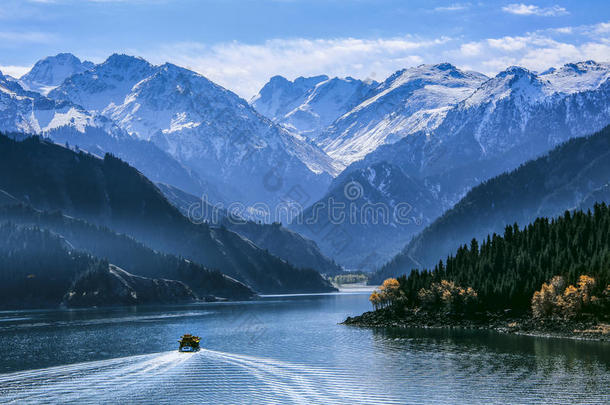 阿尔卑斯山地区瓷器湖山