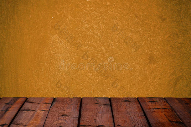 背景与木制桌子和灰色橙色墙壁