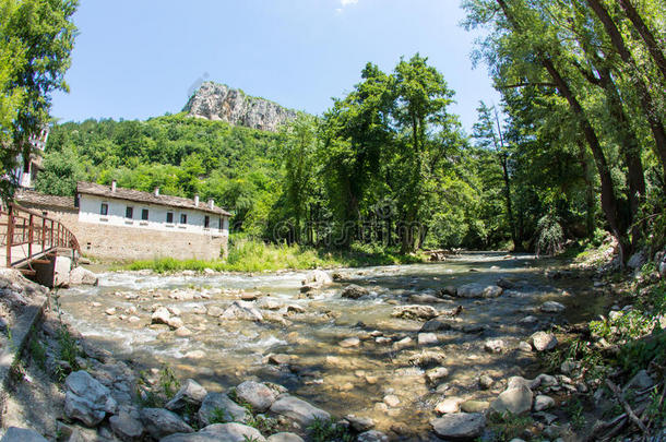 保加利亚的dryanovoDryanovo修道院和河流