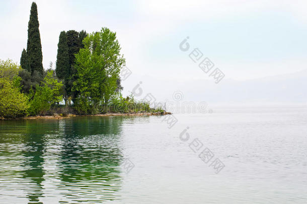 加尔达湖