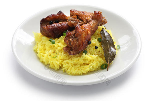 鸡肉和猪肉加<strong>黄米</strong>饭，菲律宾食品