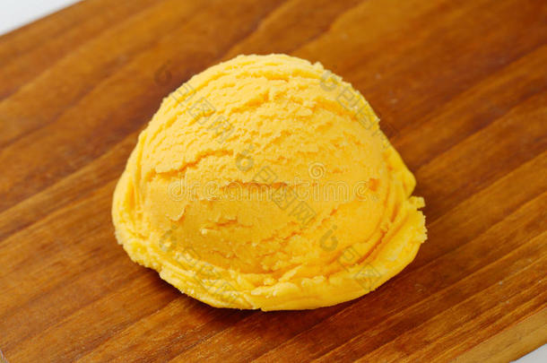 黄色冰糕勺