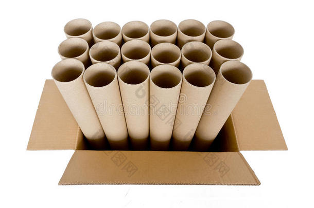 圆筒纸管，棕色纸箱，隔离在白色上