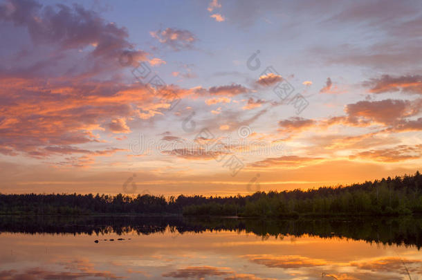 湖上的夕阳