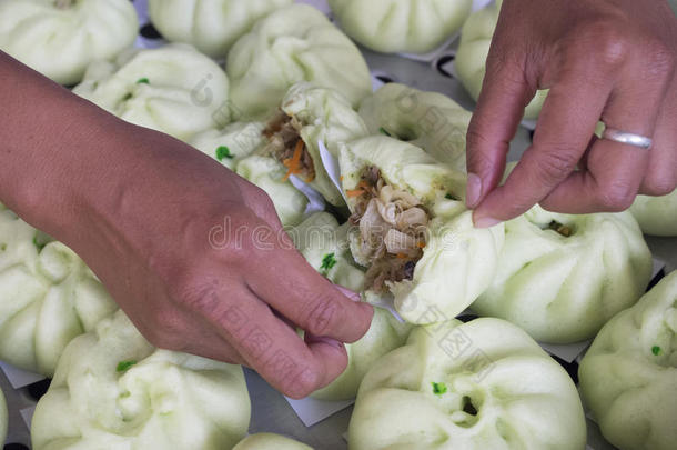 容器美味的饺子面粉食物