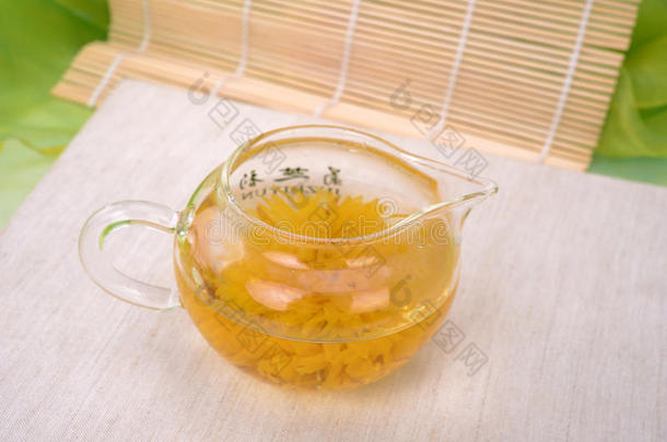 菊花茶-一种传统的中草药饮料