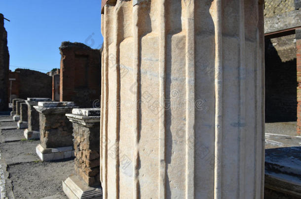 古代柱子的碎片