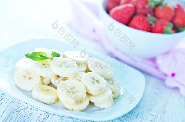 香蕉加草莓