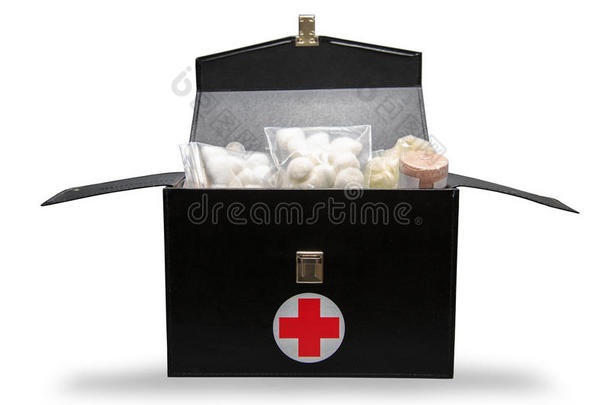 急救箱在白色背景或孤立背景下，急救箱使用辅助医疗服务的援助箱