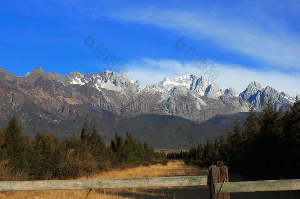 玉龙雪山