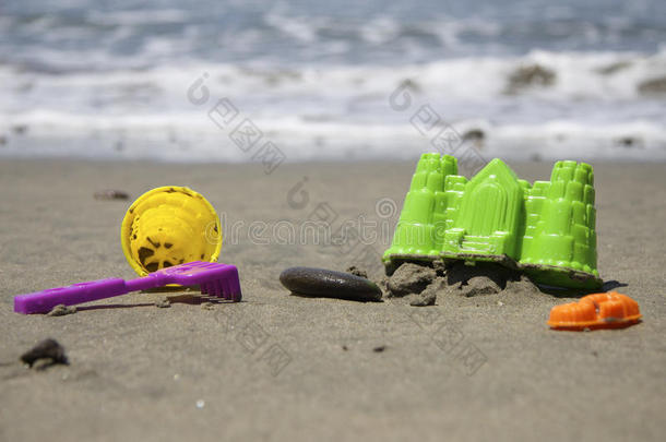 海滩上的儿童玩具