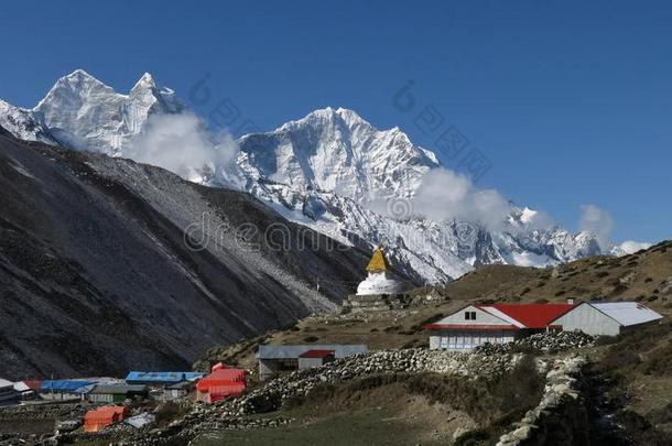 美丽的村庄丁波切和高山坦塞库