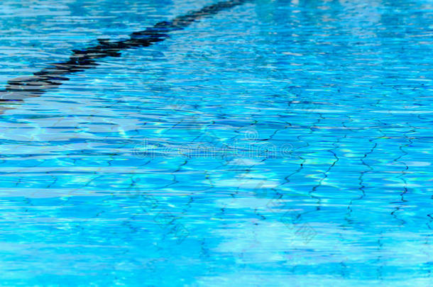 <strong>蓝色</strong>的<strong>水纹</strong>理。 游泳池-奥马尔，内格夫，2015年6月27日在以色列