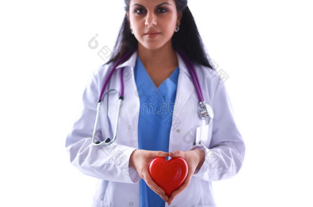 医生用听诊器握住心脏，隔离开来