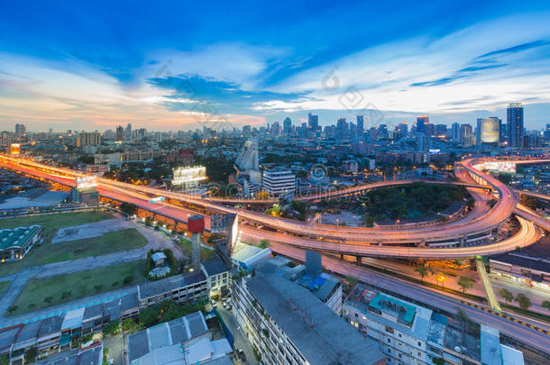 曼谷高架道路交叉口和立交桥城市背景高架道路交叉口和立交桥