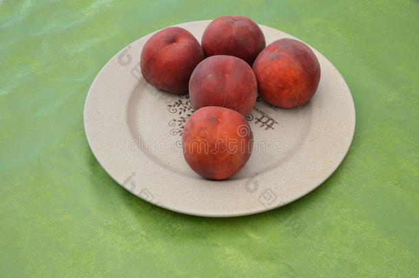 食物水果桃子盘子维生素