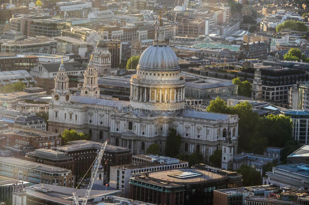 伦敦-圣保罗周围的空中景色
