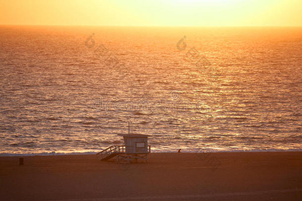 日落时的圣莫尼卡海滩