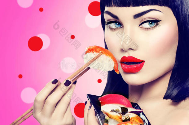 美女模特女孩吃黑吉里寿司