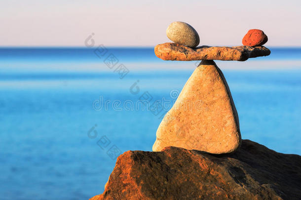 精确平衡平衡的压舱物海滩