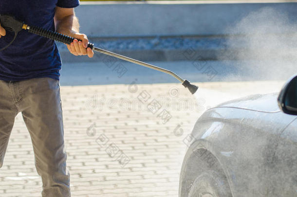 <strong>汽车洗车</strong>清洁的清洁剂打扫