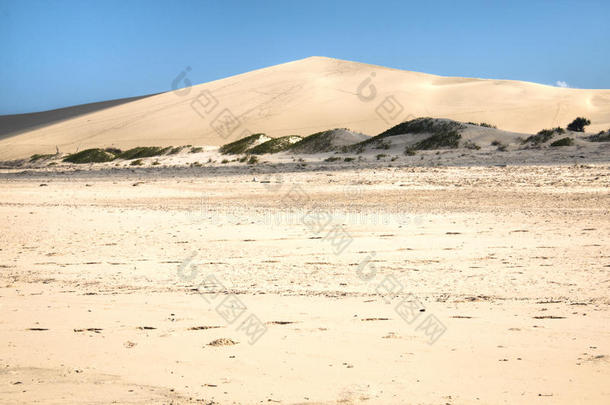巴扎鲁托岛上的沙丘