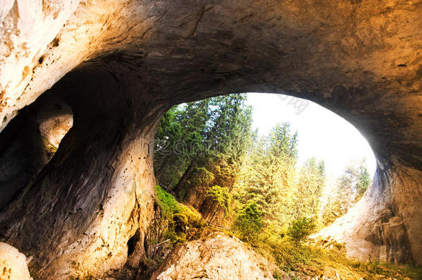 保加利亚的丘德尼<strong>最爱</strong>洞穴。