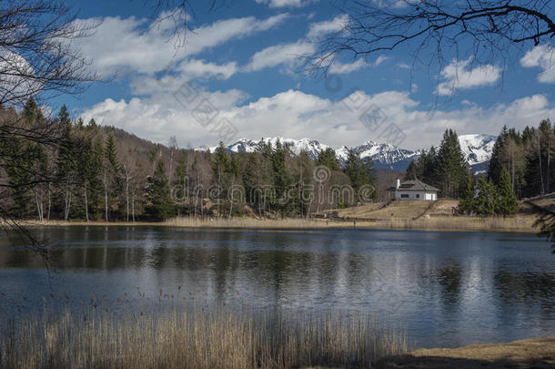 湖光山色