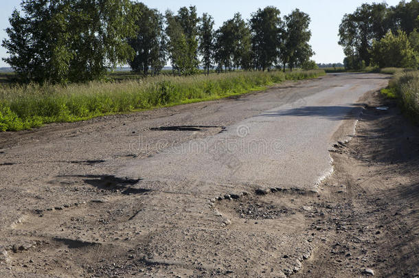 奥姆斯克地区农村道路破损