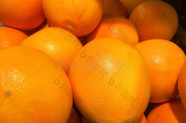 一堆柑橘类水果
