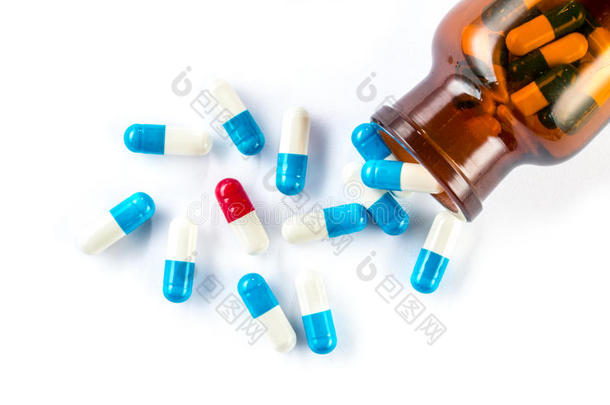蓝色胶囊和红色胶囊与瓶子，医疗和医疗