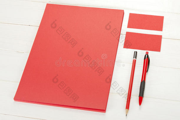 经典的红色企业身份模板设计。 商务站