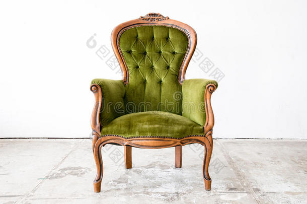 绿色古典风格扶手椅沙发沙发在老式房间