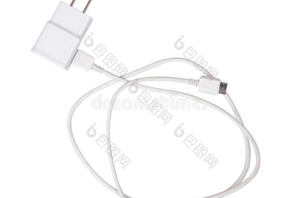 适配器充电器与USB电缆隔离在白色（裁剪路径）