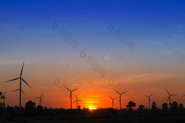 日落风力涡轮机农场的生态动力
