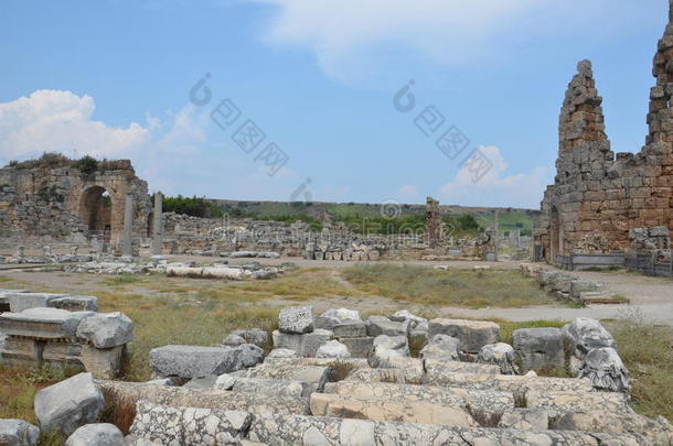 阿塔利亚，土耳其，古老的奇古城，古罗马时代和这里的事实，罗马伟大的生活规则的证据