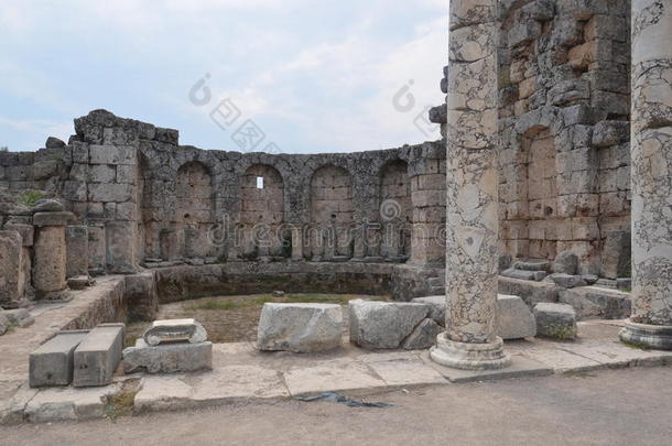 安塔利亚古城，阿戈拉，古罗马帝国，生活空间，壮观的柱子和历史