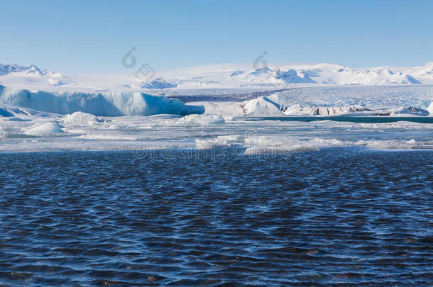 美丽的<strong>冰湖</strong>在Jokulsarlon冰岛