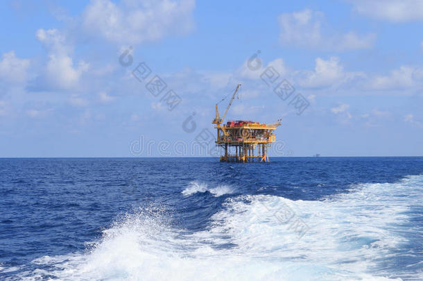 海洋中部海上采油平台