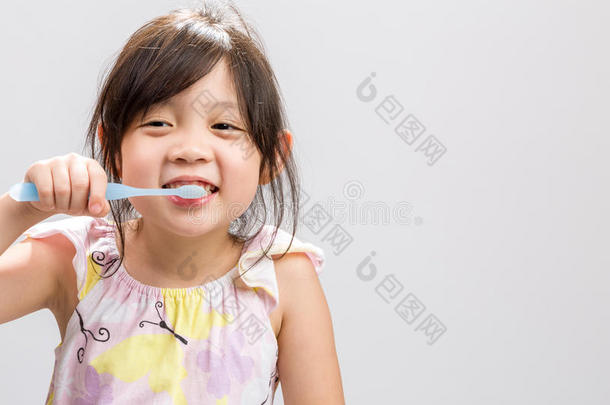 儿童刷牙背景/儿童刷牙/儿童刷牙工作室隔离