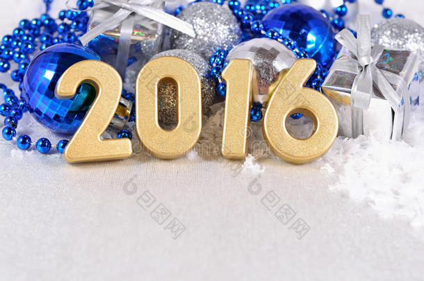 2016年金色的数字和银色和蓝色的圣诞装饰