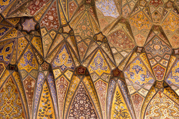 清真寺天花板的建筑细节