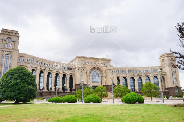 复旦大学的雪图片-包图网企业站