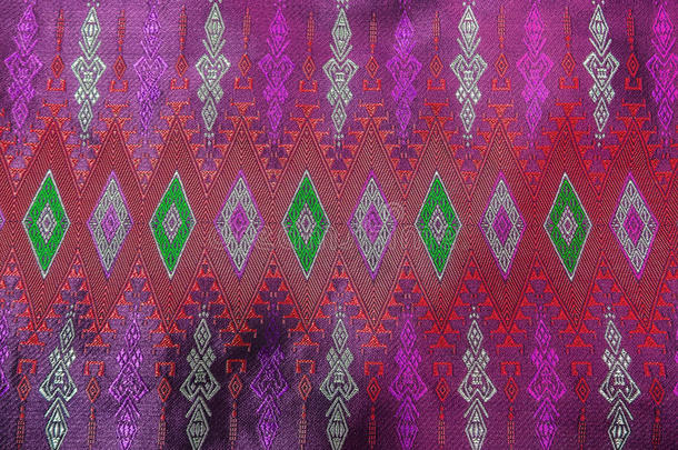 五颜六色的传统泰国紫色丝绸纺织图案手工纹理复古风格